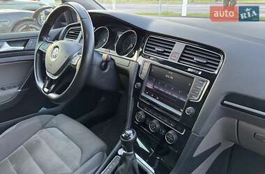 Хэтчбек Volkswagen Golf 2014 в 