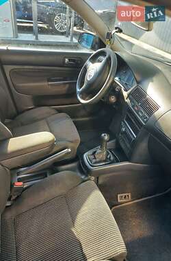 Хэтчбек Volkswagen Golf 1999 в 
