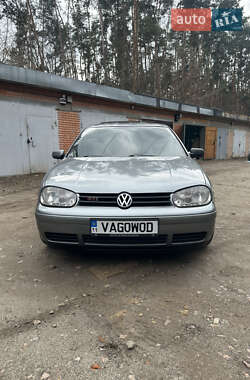 Хэтчбек Volkswagen Golf 2003 в Киеве