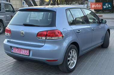Хэтчбек Volkswagen Golf 2010 в 