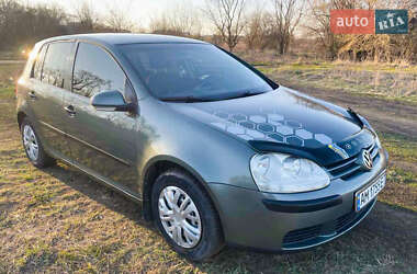 Хэтчбек Volkswagen Golf 2005 в 