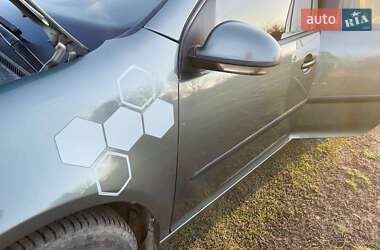 Хэтчбек Volkswagen Golf 2005 в 