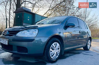 Хэтчбек Volkswagen Golf 2005 в 