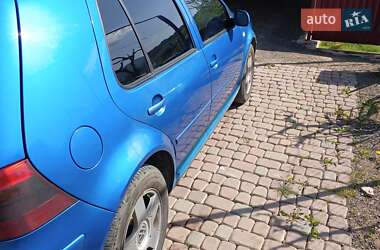 Хетчбек Volkswagen Golf 2001 в 