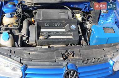 Хетчбек Volkswagen Golf 2001 в 