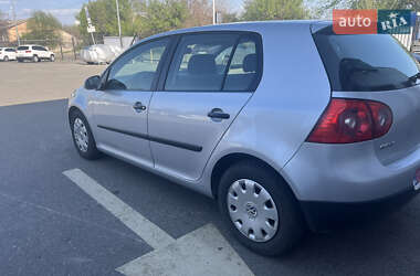 Хэтчбек Volkswagen Golf 2005 в 