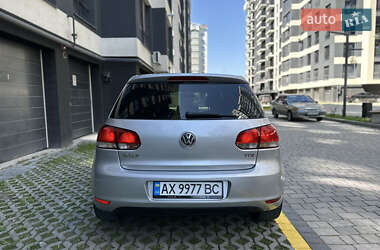 Хетчбек Volkswagen Golf 2012 в 