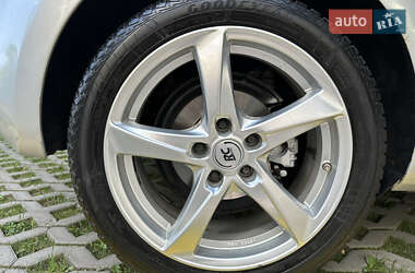 Хетчбек Volkswagen Golf 2012 в 
