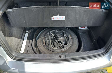 Хетчбек Volkswagen Golf 2012 в 
