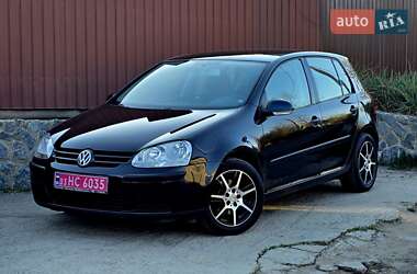 Хэтчбек Volkswagen Golf 2005 в 