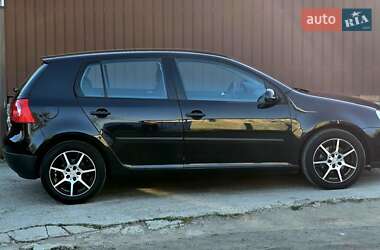 Хэтчбек Volkswagen Golf 2005 в 