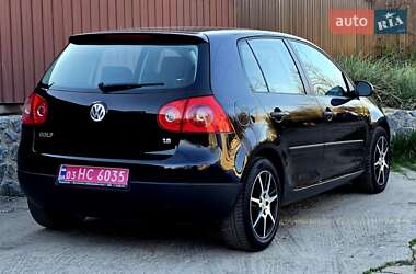 Хэтчбек Volkswagen Golf 2005 в 