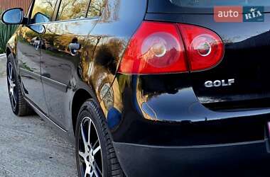 Хэтчбек Volkswagen Golf 2005 в 