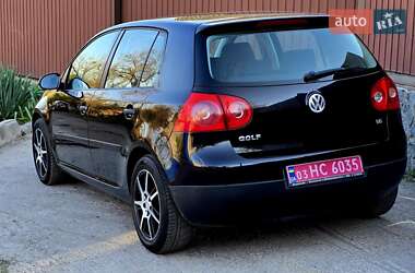 Хэтчбек Volkswagen Golf 2005 в 