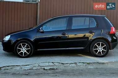 Хэтчбек Volkswagen Golf 2005 в 