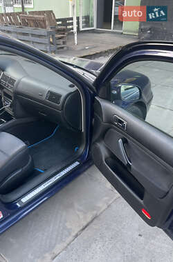 Хэтчбек Volkswagen Golf 2002 в 