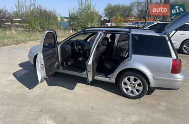 Универсал Volkswagen Golf 2003 в 