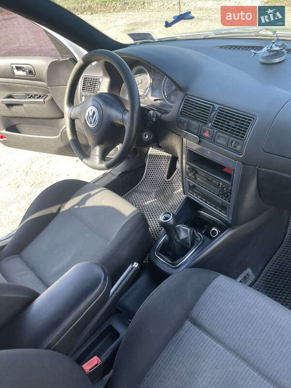 Универсал Volkswagen Golf 2003 в Ровно