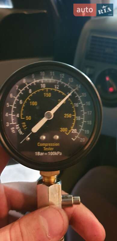 Хэтчбек Volkswagen Golf 2004 в Ирпене