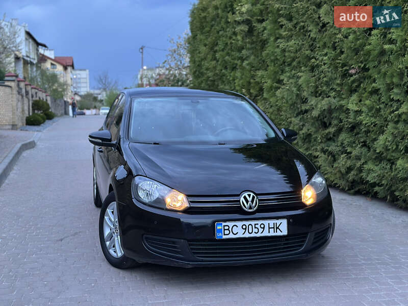 Хетчбек Volkswagen Golf 2011 в 