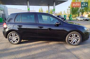Хетчбек Volkswagen Golf 2010 в 