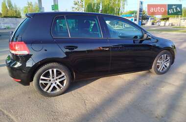 Хетчбек Volkswagen Golf 2010 в 