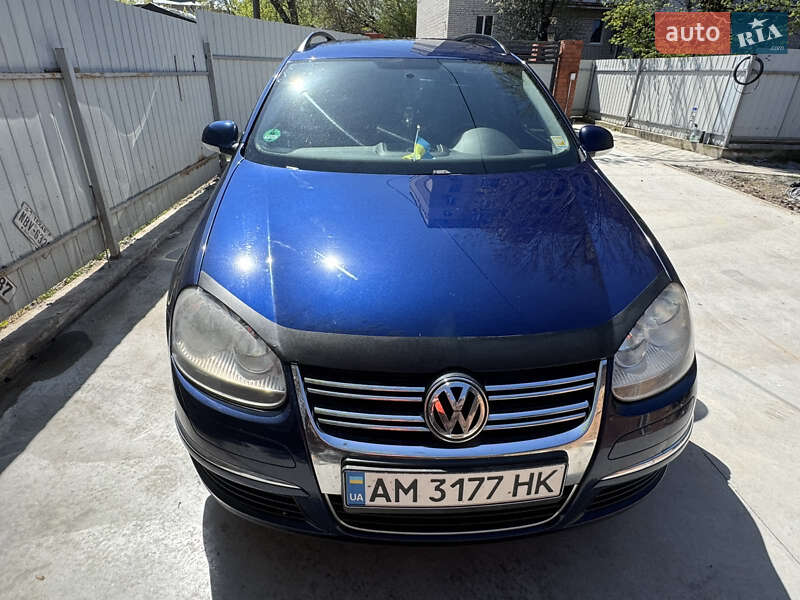 Універсал Volkswagen Golf 2009 в Житомирі