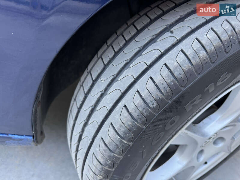 Універсал Volkswagen Golf 2009 в Житомирі