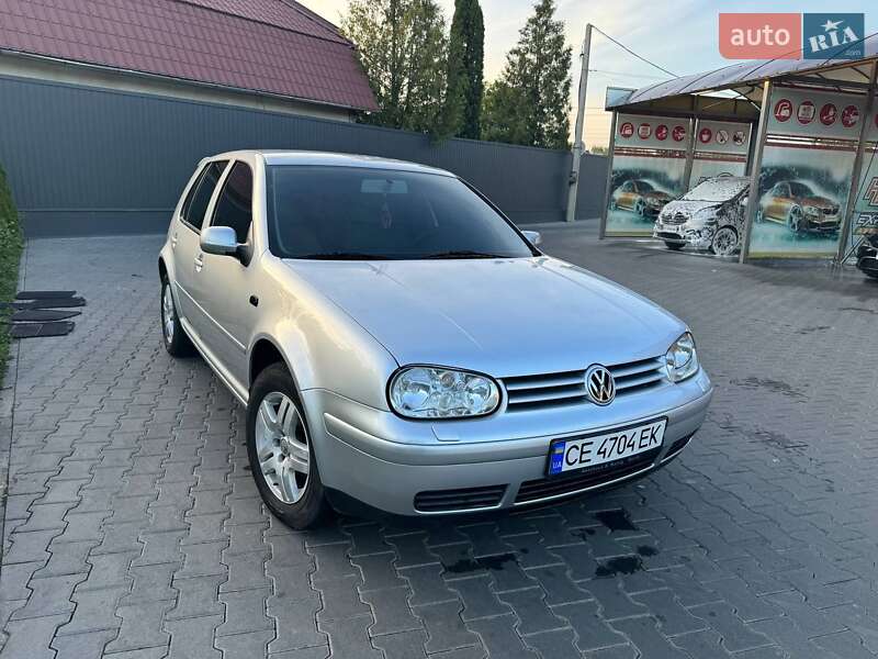 Хетчбек Volkswagen Golf 2001 в 
