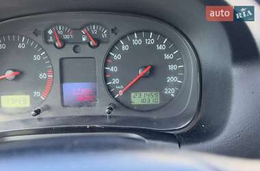 Хетчбек Volkswagen Golf 2003 в 