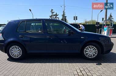 Хетчбек Volkswagen Golf 2003 в 