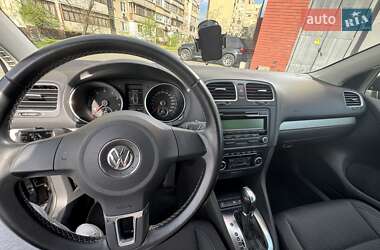 Хетчбек Volkswagen Golf 2010 в 