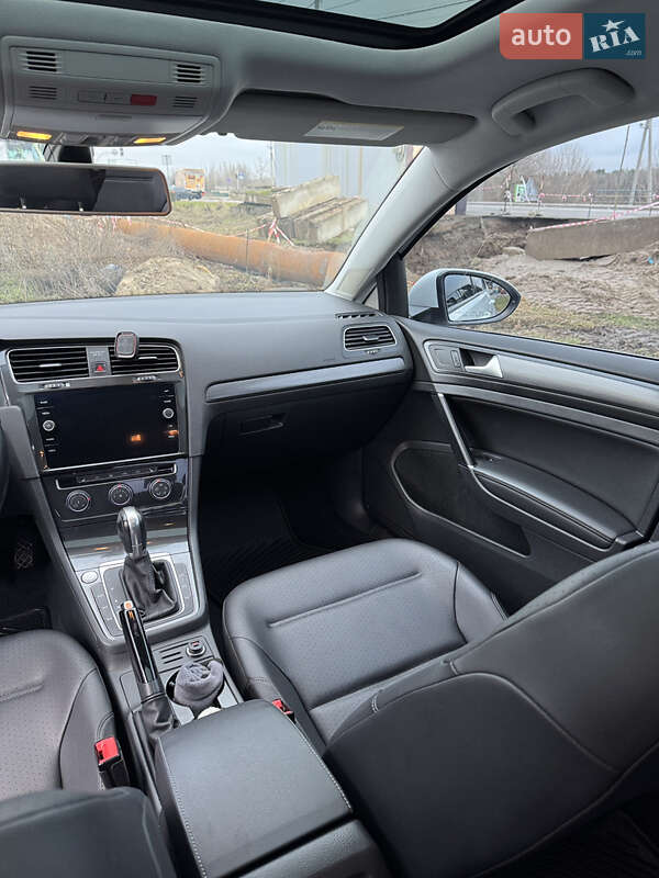 Хэтчбек Volkswagen Golf 2017 в Вышгороде