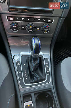 Хэтчбек Volkswagen Golf 2015 в 