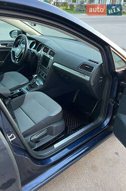 Хэтчбек Volkswagen Golf 2015 в 