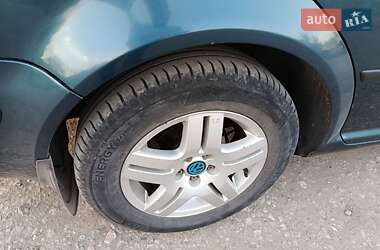 Універсал Volkswagen Golf 2002 в 