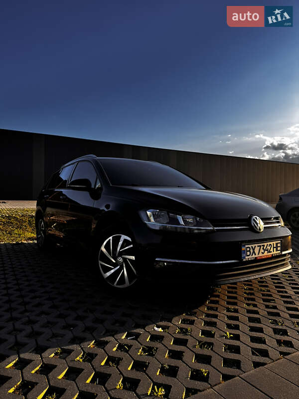 Универсал Volkswagen Golf 2017 в Хмельницком