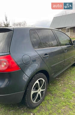 Хэтчбек Volkswagen Golf 2004 в 