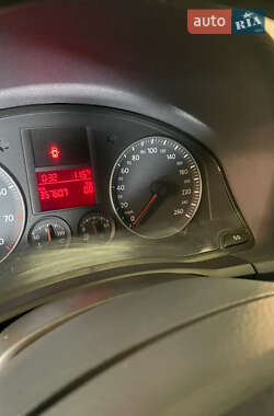 Хэтчбек Volkswagen Golf 2004 в 