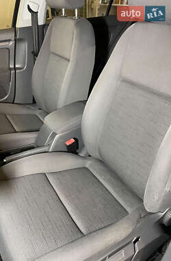 Хэтчбек Volkswagen Golf 2004 в 