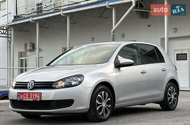 Хетчбек Volkswagen Golf 2009 в 