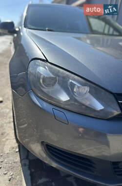 Універсал Volkswagen Golf 2010 в 