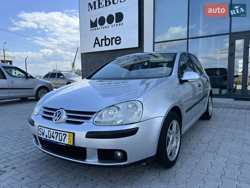 Хетчбек Volkswagen Golf 2004 в 