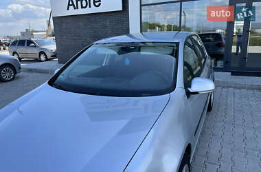 Хетчбек Volkswagen Golf 2004 в 