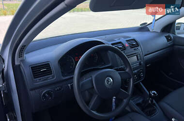 Хетчбек Volkswagen Golf 2004 в 