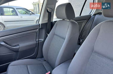Хетчбек Volkswagen Golf 2004 в 