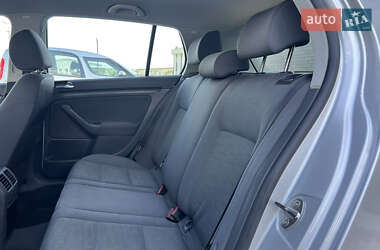 Хетчбек Volkswagen Golf 2004 в 