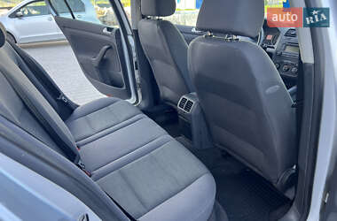Хетчбек Volkswagen Golf 2004 в 