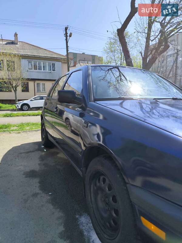 Хэтчбек Volkswagen Golf 1993 в Львове