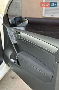 Хэтчбек Volkswagen Golf 2009 в 